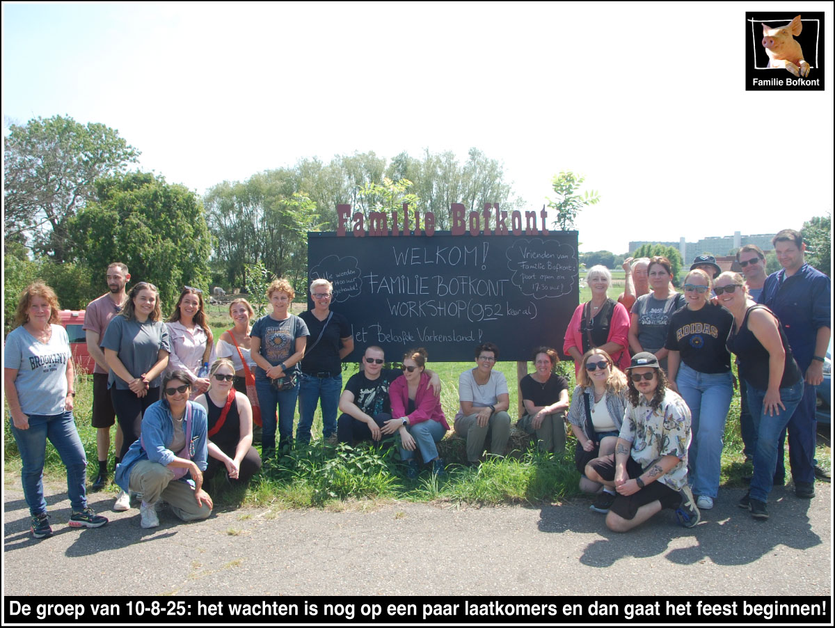 De groep van 10-8-25: het wachten is nog op een paar laatkomers en dan gaat het feest beginnen!